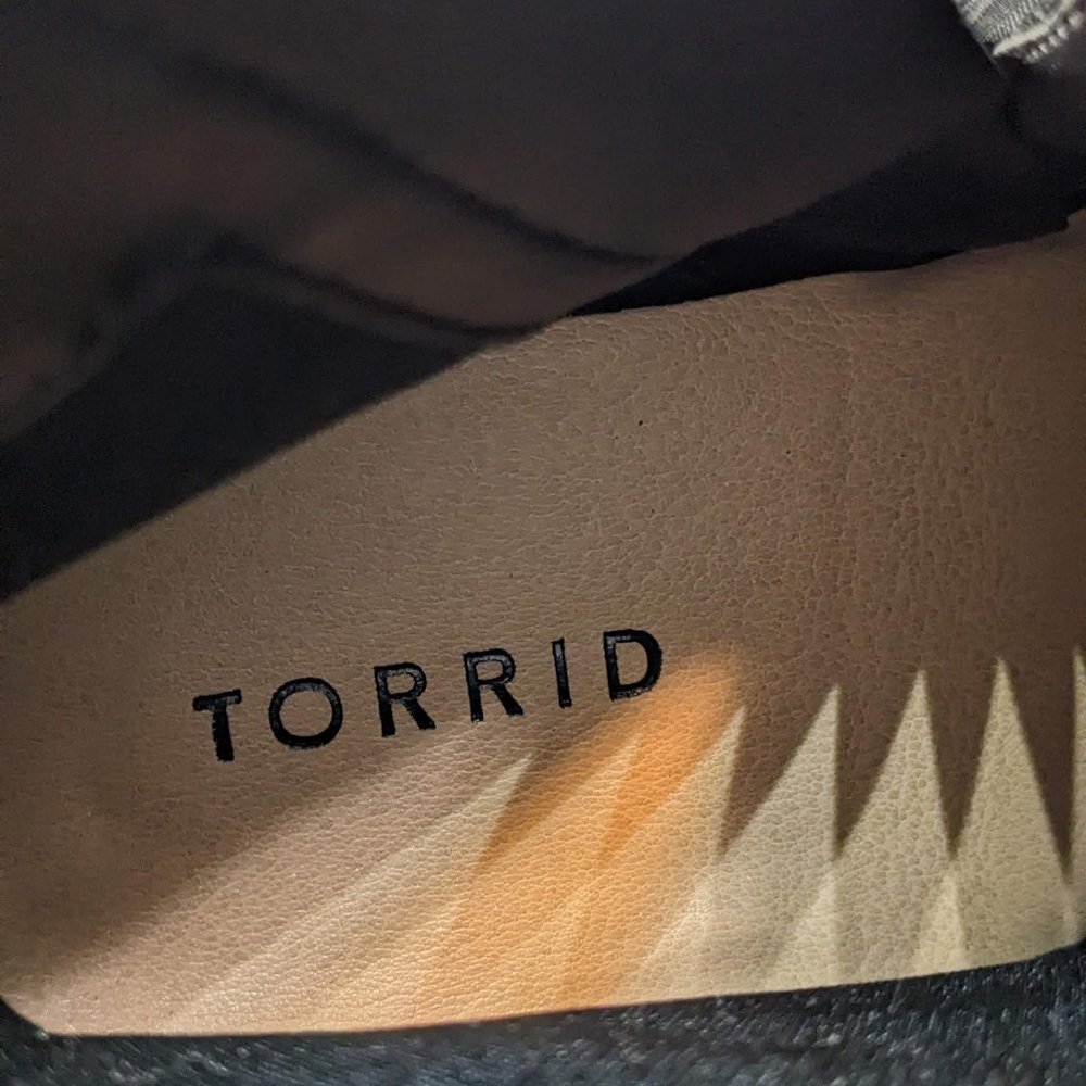 Torrid Black Snakeskin Print Pointed Side Zip Bootie Boot - size 10 Wide - NWT - Picture 11 of 12